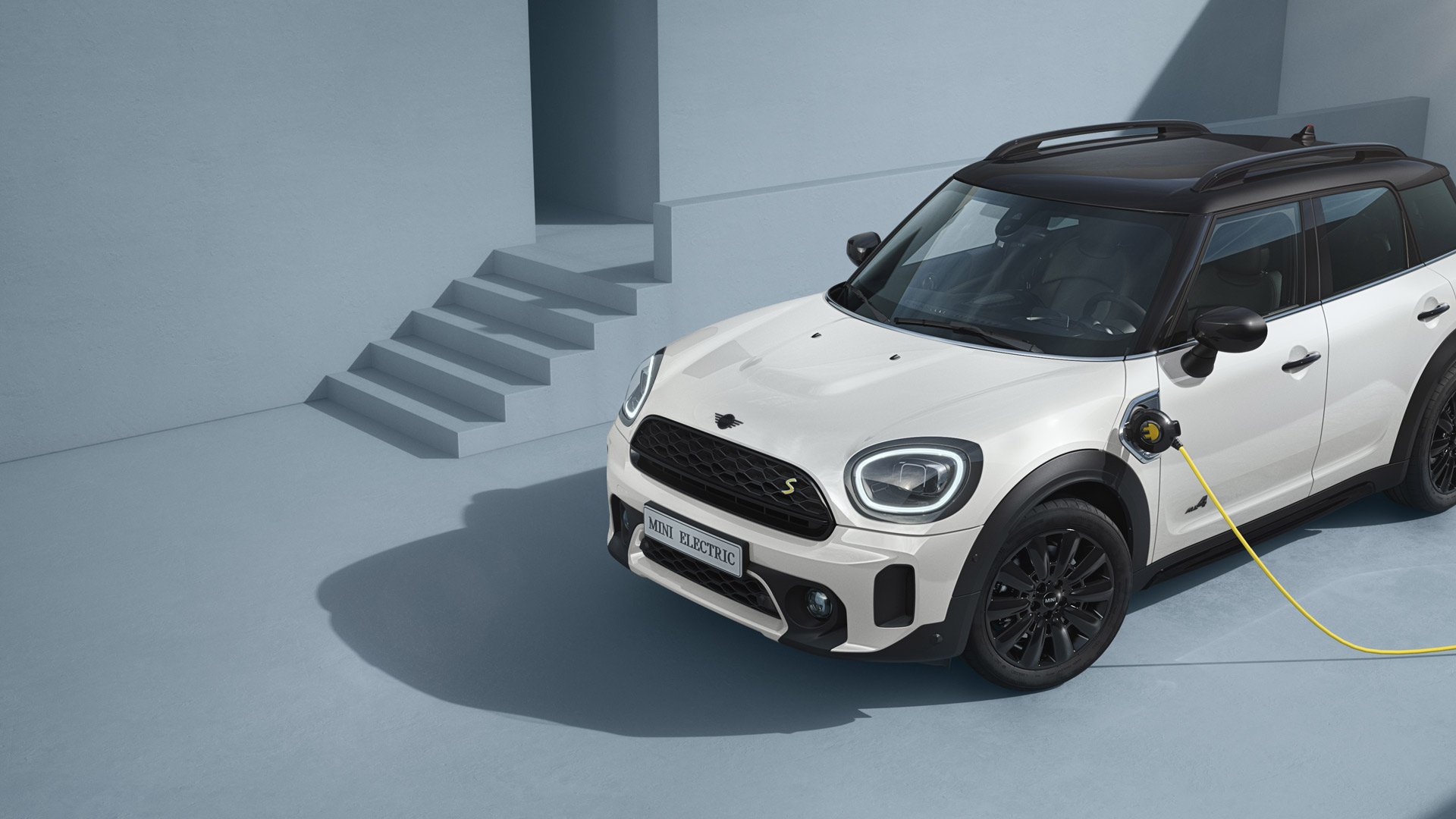 MINI Countryman Hybrid – вид збоку – сріблястий і жовтий