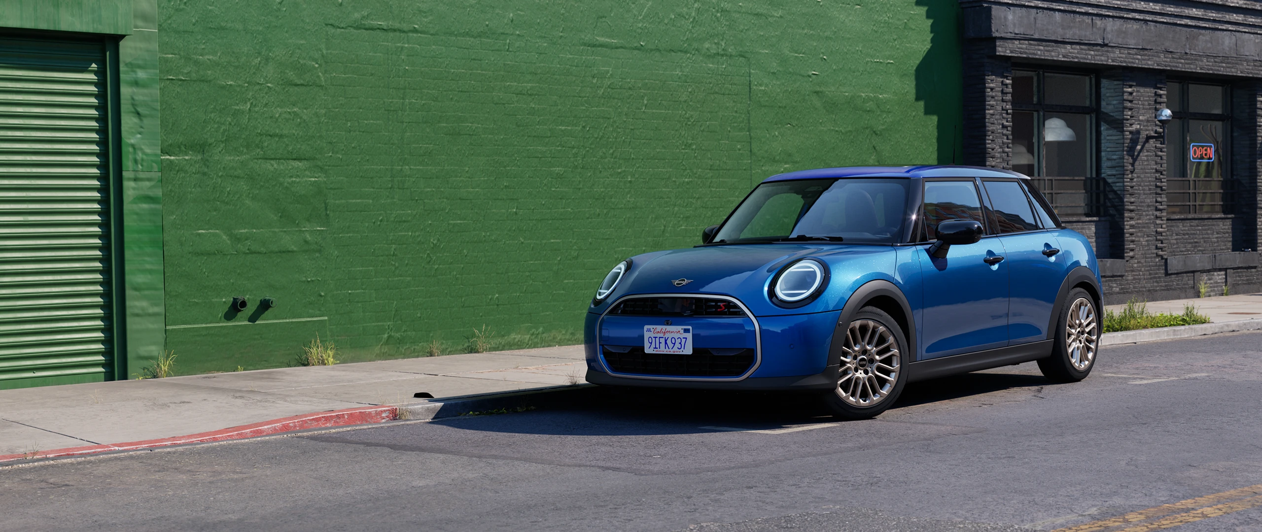 5-дверний MINI Cooper - вид збоку – Icy Sunshine