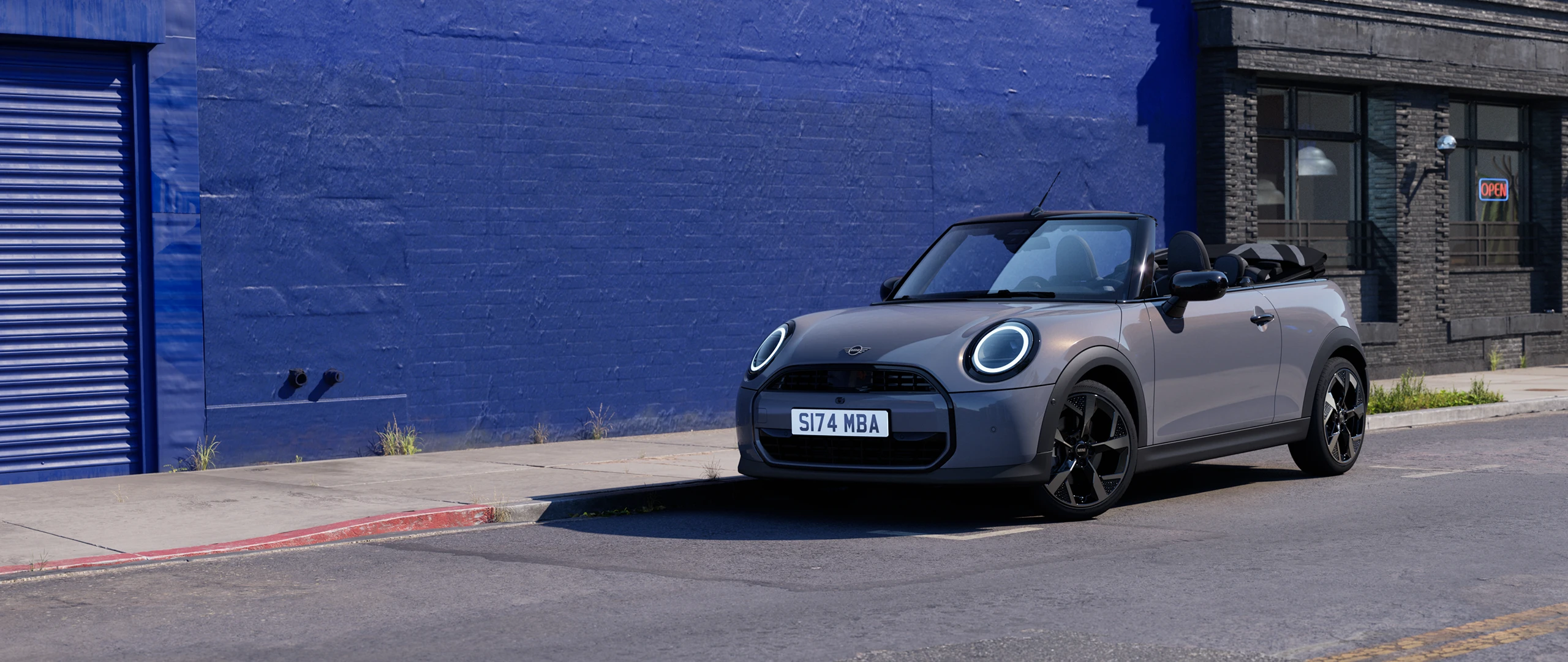 MINI Cooper Кабріолет – вид спереду – Sparkling Copper Grey