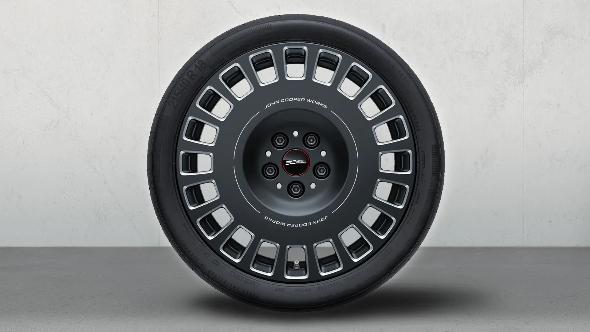 Колесо MINI JCW Rallye Spoke 964 діаметром 18 дюймів у виконанні Frozen Midnight Grey з алмазною обробкою.