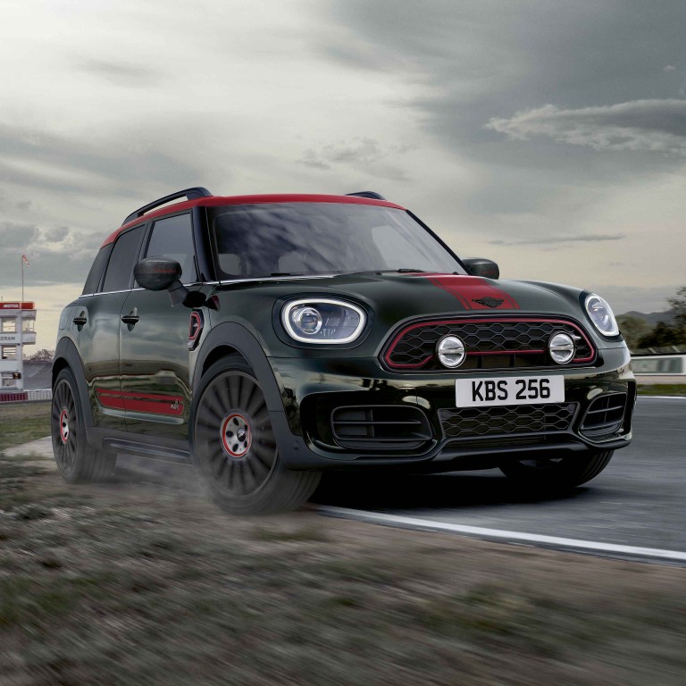 MINI Countryman John Cooper Works – червоний і зелений – вид спереду