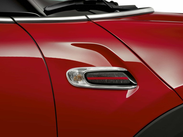 MINI John Cooper Works – червоний і чорний – бічні накладки з прошитого карбону