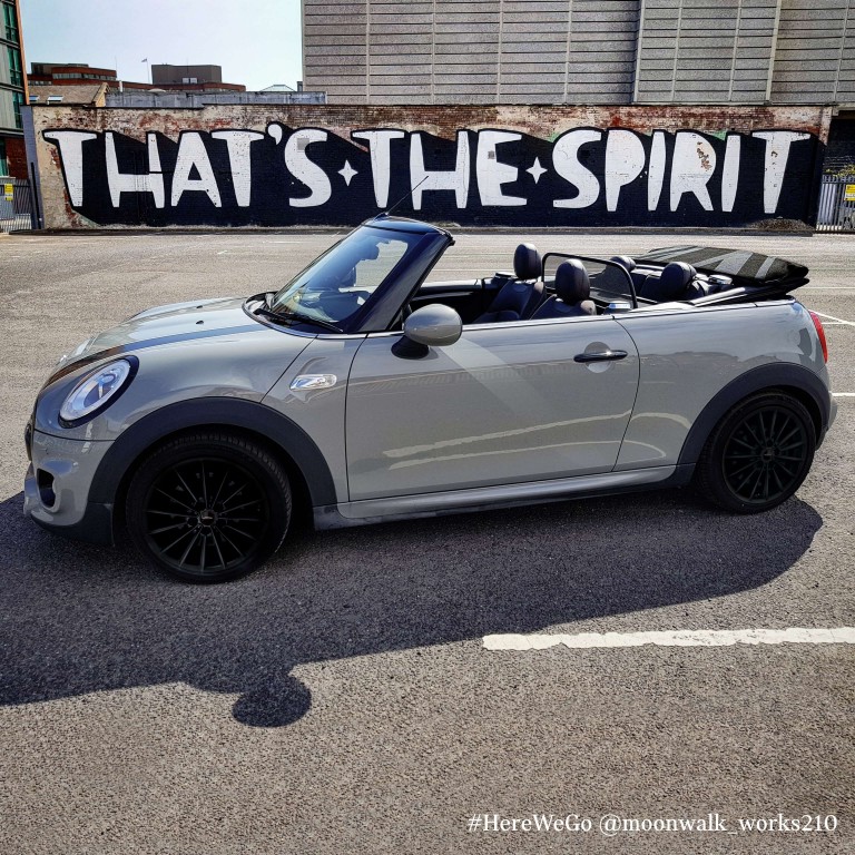 MINI Convertible – сірий – вид збоку