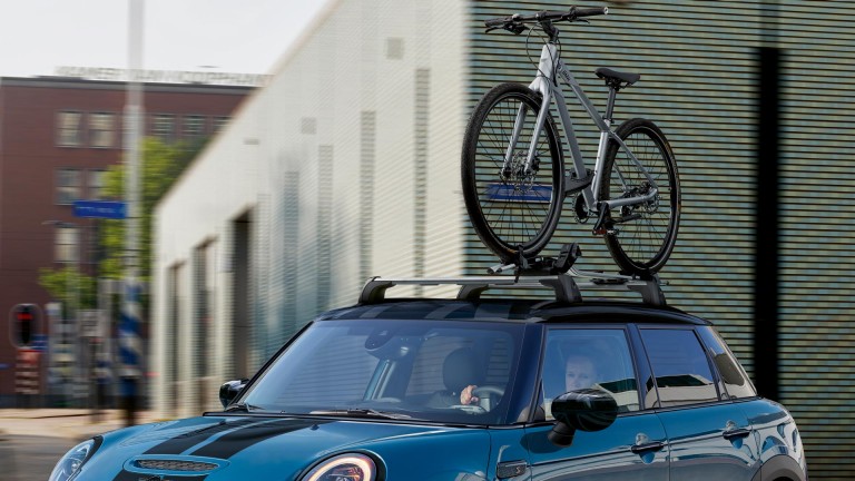 Аксесуари MINI - необхідне у подорожах багажник на дах mini