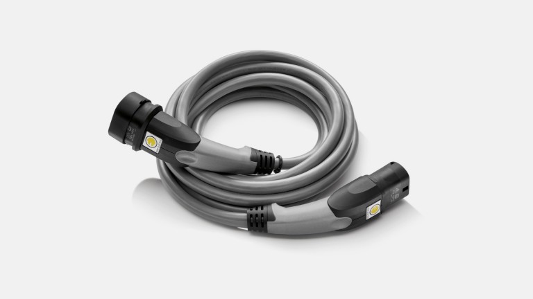 електромобільність mini – заряджання – кабель