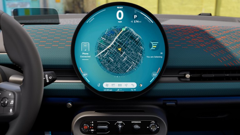 Повністю електричний MINI Aceman - заряджання - планування маршрутів