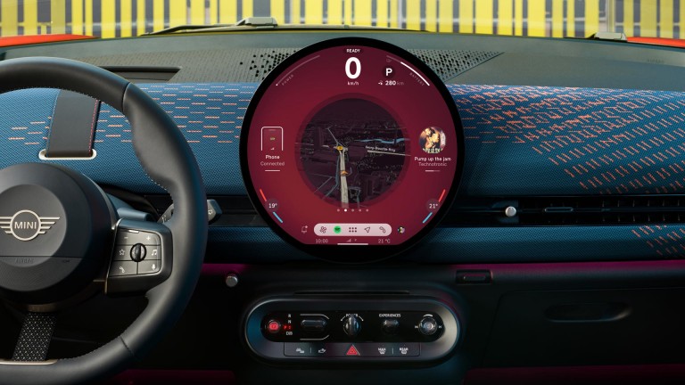 Повністю електричний MINI Aceman - інтер’єр - галерея - режими experience - кермо