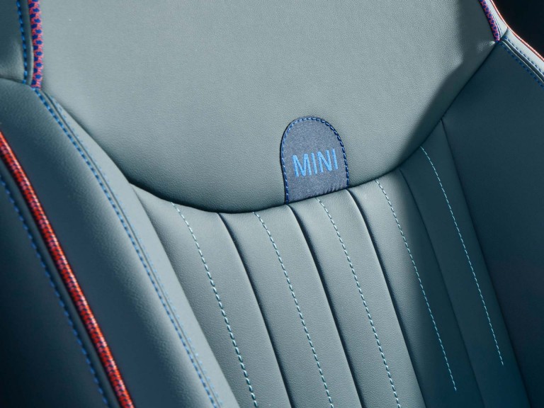 Повністю електричний MINI Aceman - екологічність - альтернативи шкірі