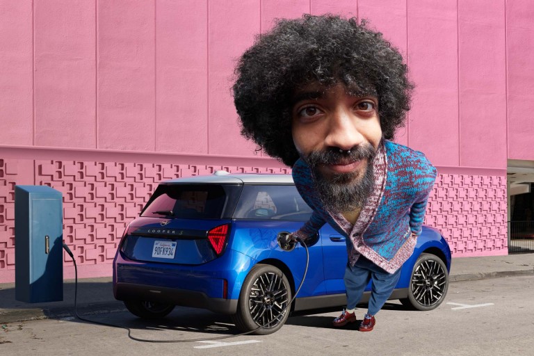 Повністю електричний MINI - заряджання - заряджання в дорозі