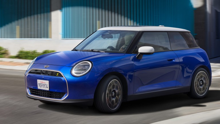 Повністю електричний MINI - цифровий досвід - connected оновлення