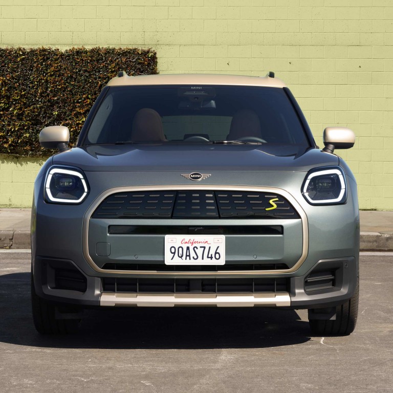 Повністю електричний MINI Countryman - мозаїка - екстер’єр