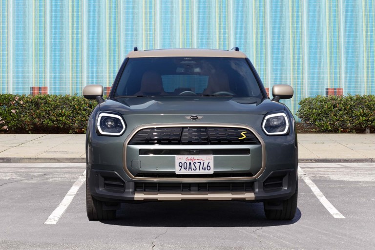Повністю електричний MINI Countryman - екстер’єр - вид спереду