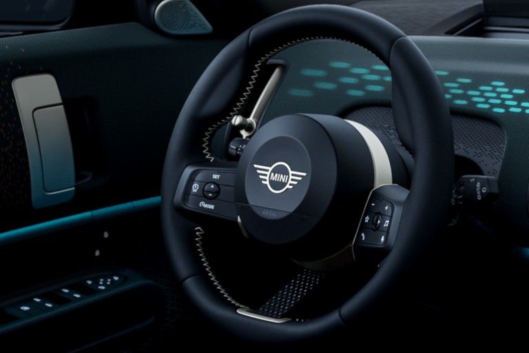 Повністю електричний MINI Countryman - інтер’єр - кермо