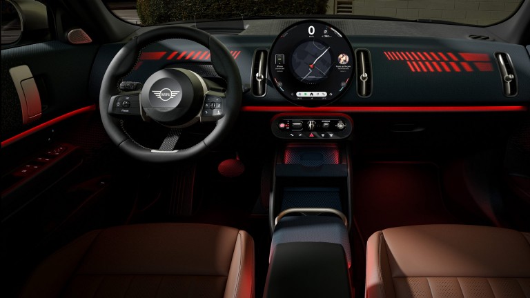 Повністю електричний MINI Countryman - інтер’єр - панель приладів