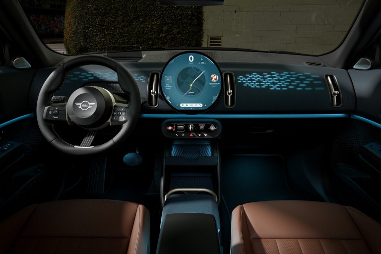 Повністю електричний MINI Countryman - екологічність - перероблені тканини