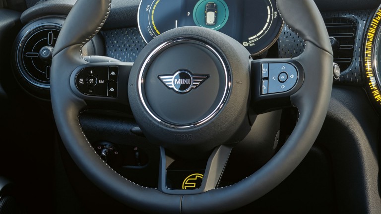 3-дверний MINI Cooper SE - Harman Kardon - динамік