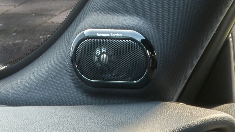 3-дверний MINI Cooper SE - Harman Kardon - динамік