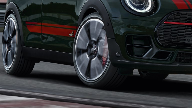 MINI John Cooper Works Clubman – вид спереду – іподром