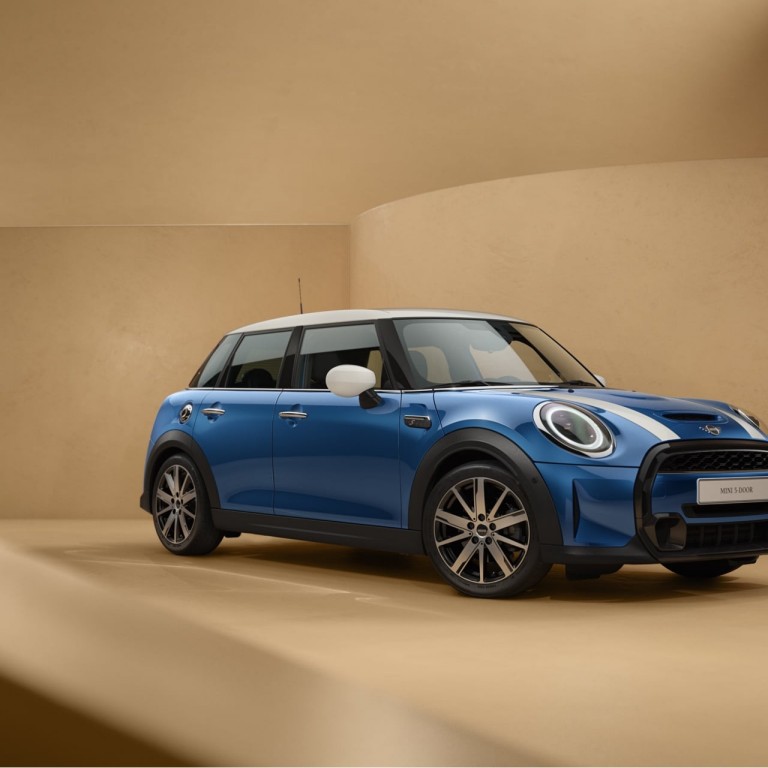 5-дверний хетчбек MINI – вид спереду