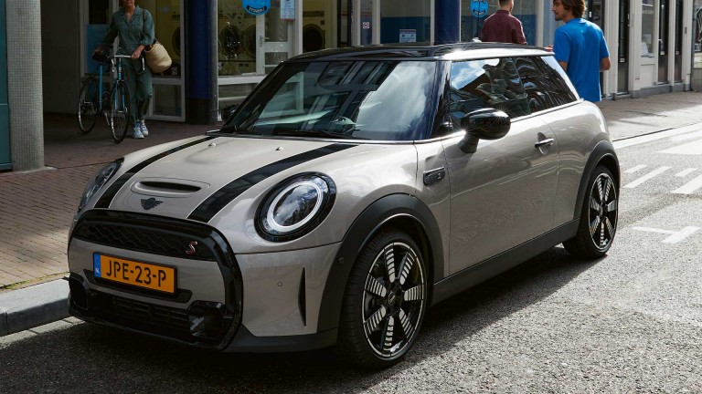 3-дверний хетчбек MINI - вид спереду синій і білий - порівняння моделей