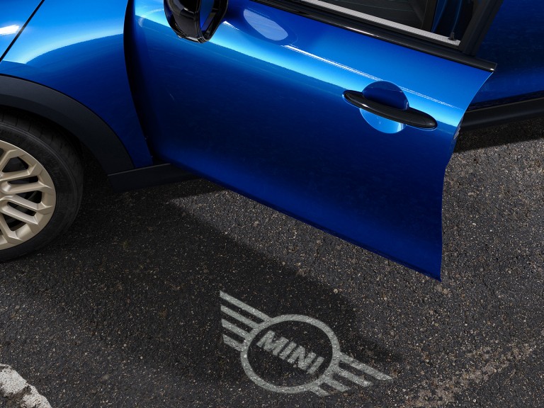 5-дверний MINI Cooper - особливості екстер’єру – фірмове світлове привітання