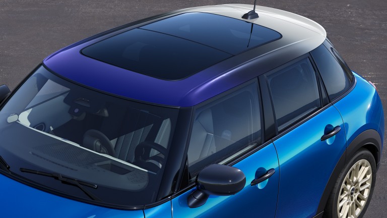 5-дверний MINI Cooper - особливості екстер’єру - панорамний дах